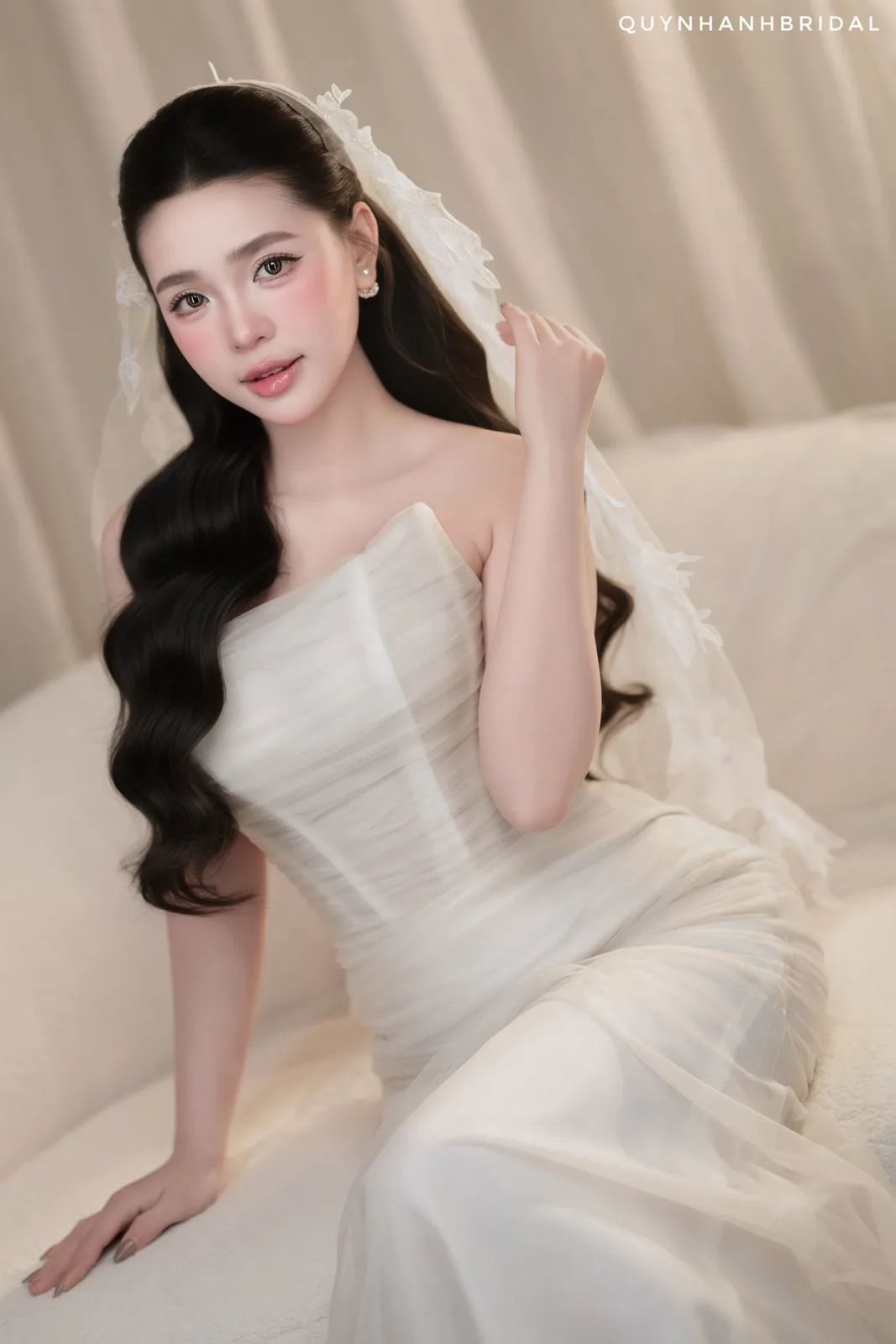Không gian studio cưới và đội ngũ nhiếp ảnh, trang điểm